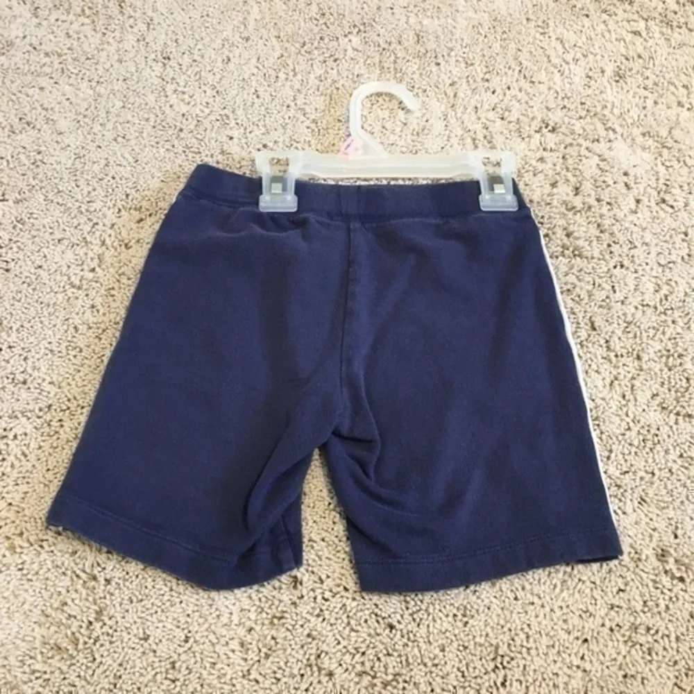 Carter’s Girls size 5T  navy shorts